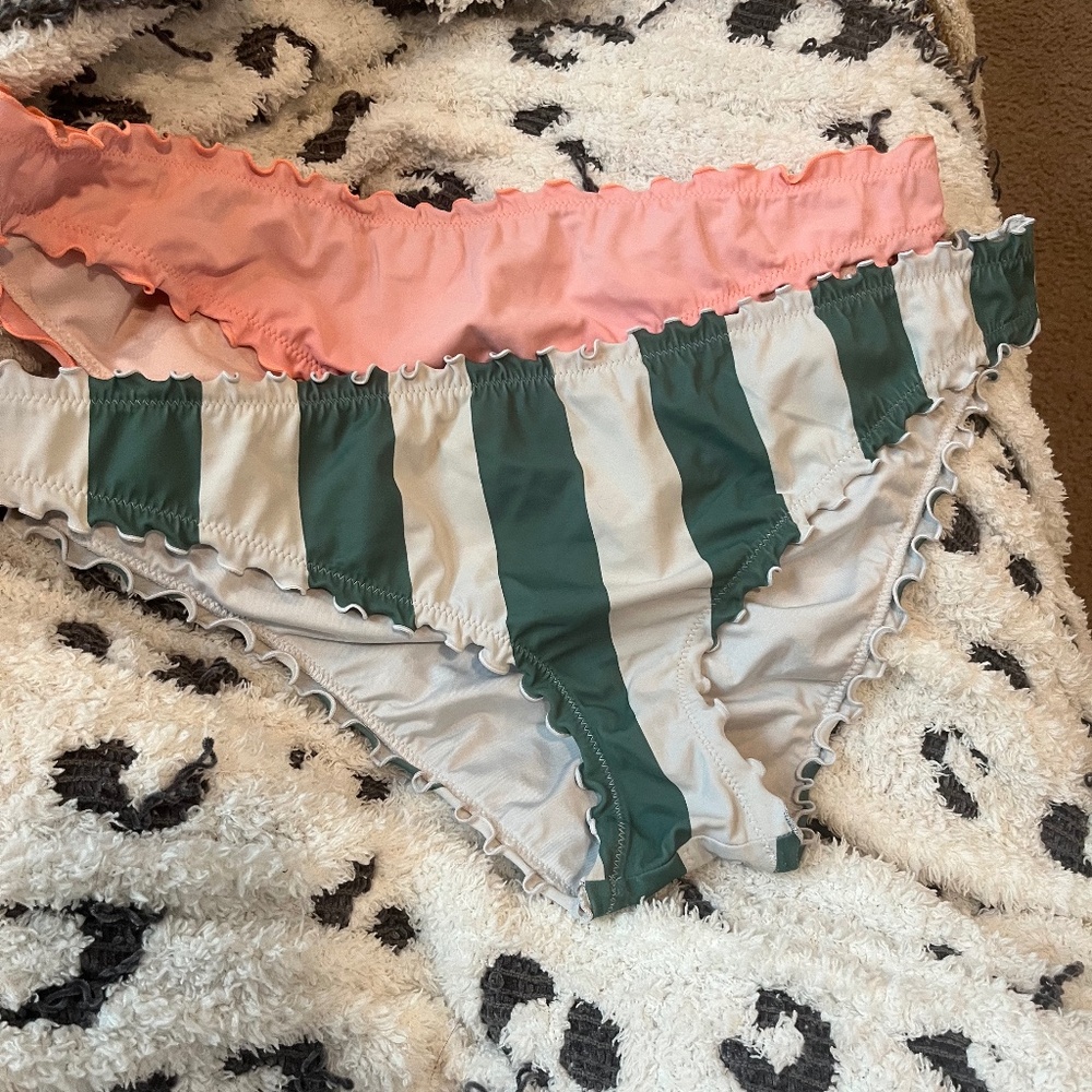 B 2   Lot of 2 Shade And Shore Low Coverage Cheeky Ruffle Bikini Bottoms XL